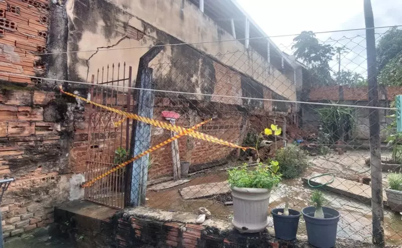 Vazamento Invisível Causa Destruição: Casas São Interditadas Após Piso Ceder em Marília