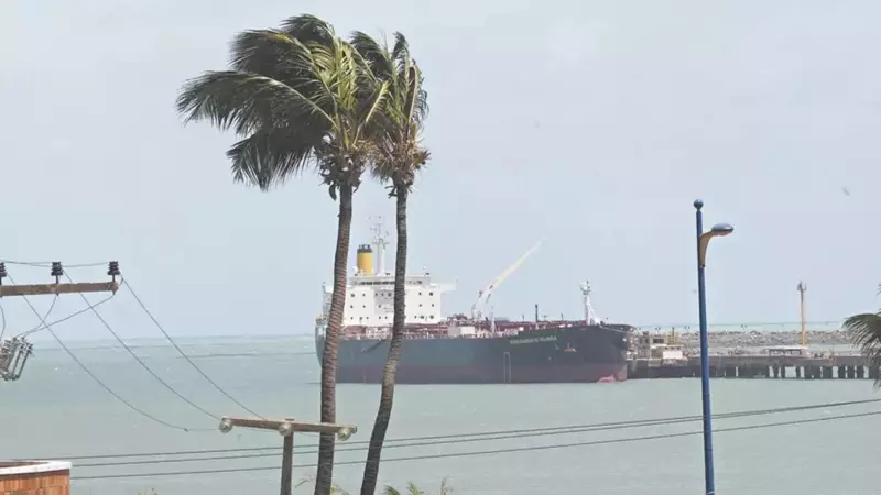 Ventos Fortes no Ceará: Rajadas Podem Chegar a 65 km/h e Incomodam População