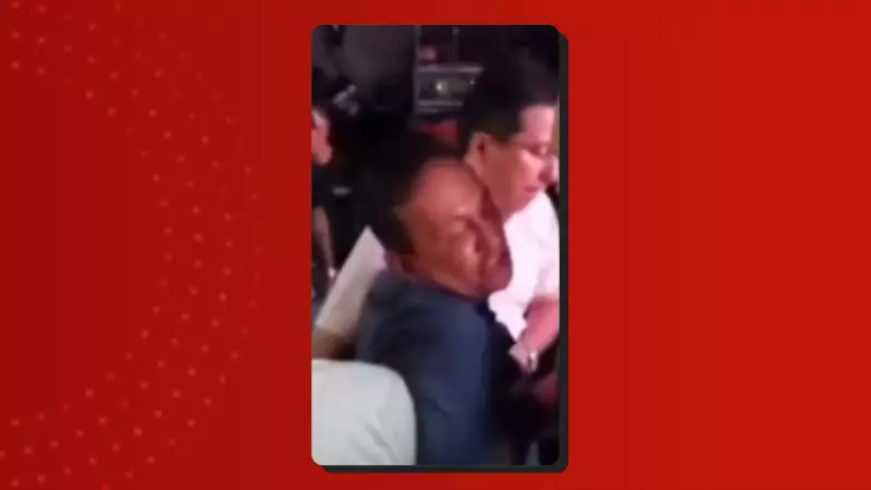 Vereador é Expulso a Força de Palco Durante Festa de Aniversário de Parintins — Confusão Abafa Comemorações