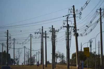 Conta de luz continua cara em novembro: ANEEL mantém bandeira vermelha patamar 1