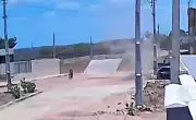 ACIDENTE CHOCANTE: Motociclista é atingido por placa de sinalização que se solta na RN