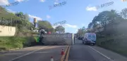 Acidente entre caminhão e carro deixa três feridos em Tietê; veja detalhes do resgate