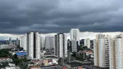 Alerta máximo: Grande SP enfrenta tempestades severas com granizo e ventania neste fim de semana