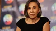 Atriz que interpretou Dona Florinda no Brasil revela segredos e emoções em espetáculo sobre Chespirito