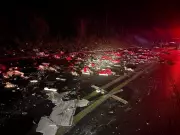 Batida entre Carretas Espalha Tabletes de Maconha pela BR-251 em MG | Carga Ilegal Escondida em Frango