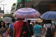 Belem lança serviço de empréstimo de sombrinhas: alívio gratuito do calor para a população
