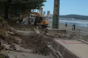 Calçadão de Santos renasce: reconstrução histórica começa após destruição por ressaca