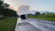 Caminhão-tanque tomba e interdita rodovia na Bahia: trânsito caótico e risco ambiental