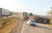 Caminhão Tomba e Interdita BR-101 na Grande Natal: Trânsito Caótico na Principal Via do RN