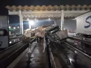 Caminhão Tomba em Praça de Pedágio no Paraná e Assusta Motoristas