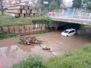 Carro despenca em rio e deixa duas vítimas em Bragança Paulista; veja detalhes do resgate