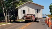 Casa Inteira É Transportada por Caminhão em Manobra Impressionante no Oeste do Paraná