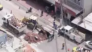 Cratera se abre e interdita Estrada da Baronesa, na Zona Sul de SP; veja imagens