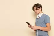 Cérebro em Transformação: Como o Excesso de Redes Sociais Está Remodelando a Mente dos Jovens