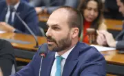 Defensoria da União aciona STF contra Eduardo Bolsonaro por suspeita de coação por carta