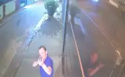 Dono de Porsche dispara contra portões e destrói câmeras em ataque de fúria em Ipuã, SP