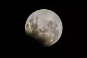 Duas Luas no Céu: Astrônomos Confirmam que a Terra Ganhou um Novo Companheiro Celestial