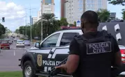 Filha suspeita de fazer empréstimo de R$ 17 mil no nome da mãe idosa vai à polícia denunciar irmãos por abandono material