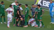 Flamengo x Palmeiras: arbitragem vira protagonista em clássico polêmico e reacende debate sobre VAR