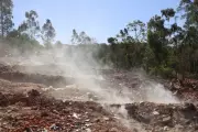Incêndio em depósito de lixo força suspensão das aulas do SESI em Presidente Prudente