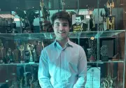 João Liberato, filho de Gugu, entra no reality 'A Fazenda' para dominar os segredos da TV