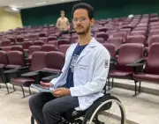 Jovem acorda de coma e descobre aprovação em Medicina na UFPE: 'Pensaram que eu ia morrer'