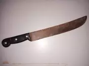 Jovem de 24 anos com 50 registros policiais é preso após roubo e perseguição com faca em Minas Gerais