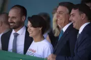 Lindbergh Fala sobre Bolsonaro: 'Família Orquestra Novo Golpe', Denúncia Abala Cenário Político