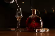 Louis XIII: Onde Experimentar o Cognac Mais Exclusivo do Mundo no Brasil