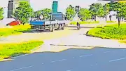 Milagre na BR-163: Motociclista Escapa da Morte ao Ficar Debaixo de Caminhão em Ultrapassagem Arriscada