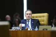 Ministros do STF derrubam decisão de Barroso e vetam aborto legal para enfermeira: entenda o caso