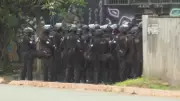Operação da PM desocupa antigo hotel no DF: vídeo mostra ação policial em área de risco