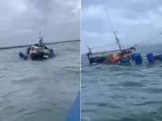 Pescadores realizam resgate dramático de barco à deriva no litoral de SP; assista ao vídeo