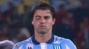 Quase nocaute! Companheiro de time acerta golpe acidental em Sosa durante comemoração no Racing
