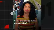 Retroescavadeira Tombada Interdita Rua e Gera Caos no Trânsito de Itaquaquecetuba