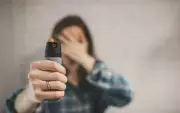 Spray de Pimenta para Mulheres no RJ: Projeto de Lei Busca Legalizar Arma de Defesa Pessoal