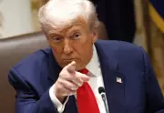 Trump Surpreende: Ignora Provocações e Busca Acordos Lucrativos em Nova Estratégia Política