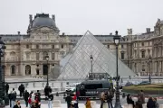 Vídeo de suposto roubo no Louvre é FAKE: cena foi criada com inteligência artificial