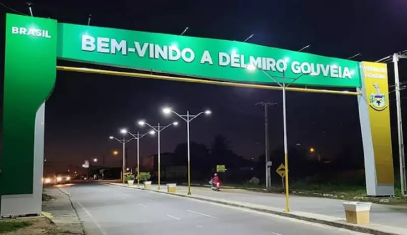 3 feridos em capotamento na saída de Delmiro Gouveia, AL