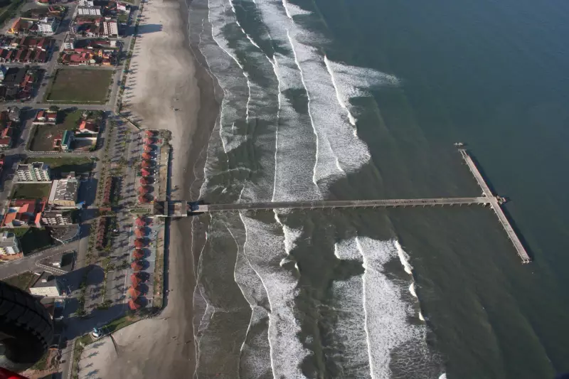 40 praias da Baixada Santista estão impróprias para banho no feriado