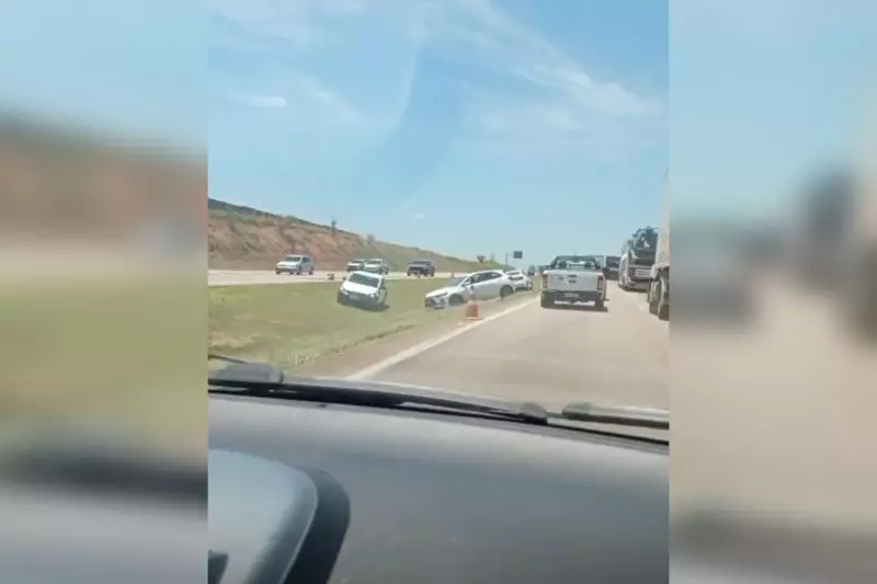 Acidente com 3 carros na Castelinho em Itu deixa 1 ferido e trânsito lento