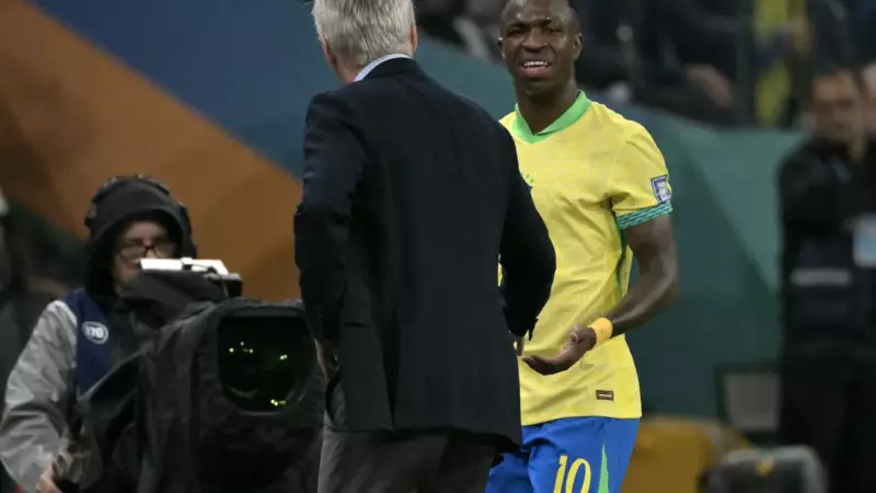 Ancelotti desmente boatos sobre Vini Jr.: 'Não sou pai nem irmão dele' em resposta viral