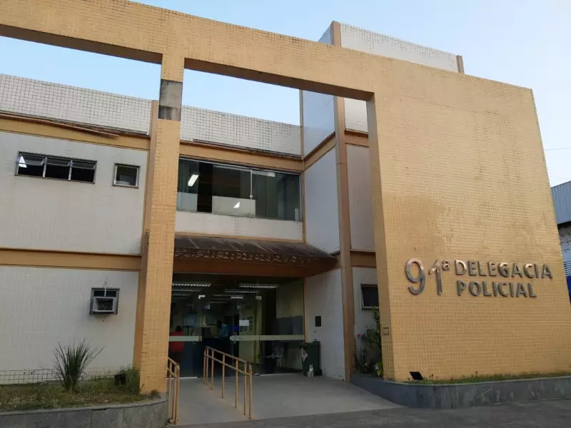 Assalto a ônibus termina com prisão em flagrante na rodoviária de Valença, RJ