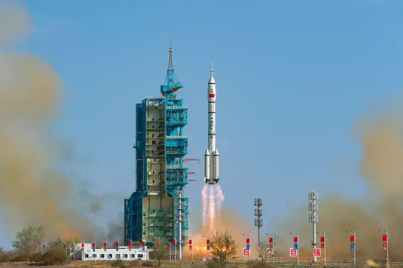 Astronautas chineses retornam à Terra após 9 dias de atraso por rachadura