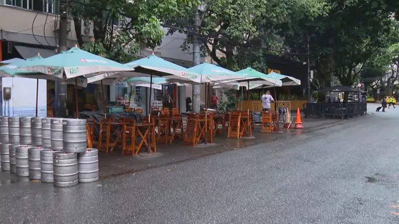Bares na Zona Sul do Rio ocupam calçadas e vagas de estacionamento