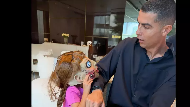 Bella Esmeralda assusta CR7 com travessura de Halloween e reação do astro é priceless