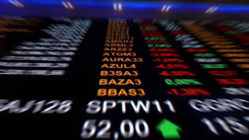 Bolsa bate 14º recorde seguido e dólar cai com fim do shutdown nos EUA