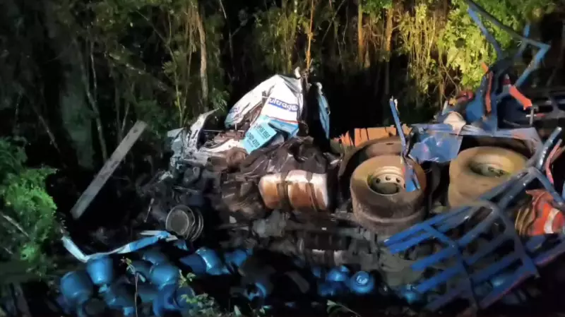 Caminhoneiro Morre em Explosão Catastrófica de Carga na BR-476: Rodovia Fica Interditada por Horas