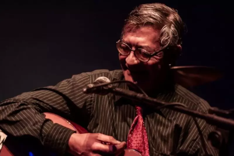 Cantor Julio Reny perde visão após agressão com troféu musical