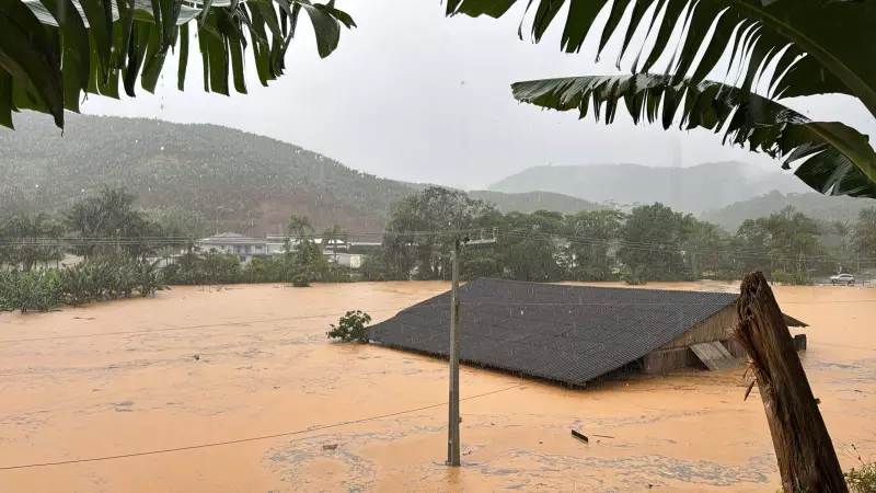 Chuvas intensas causam estragos em 25 cidades de Santa Catarina